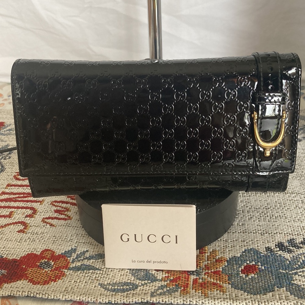 Authentic Gucci wallet Black with belt design